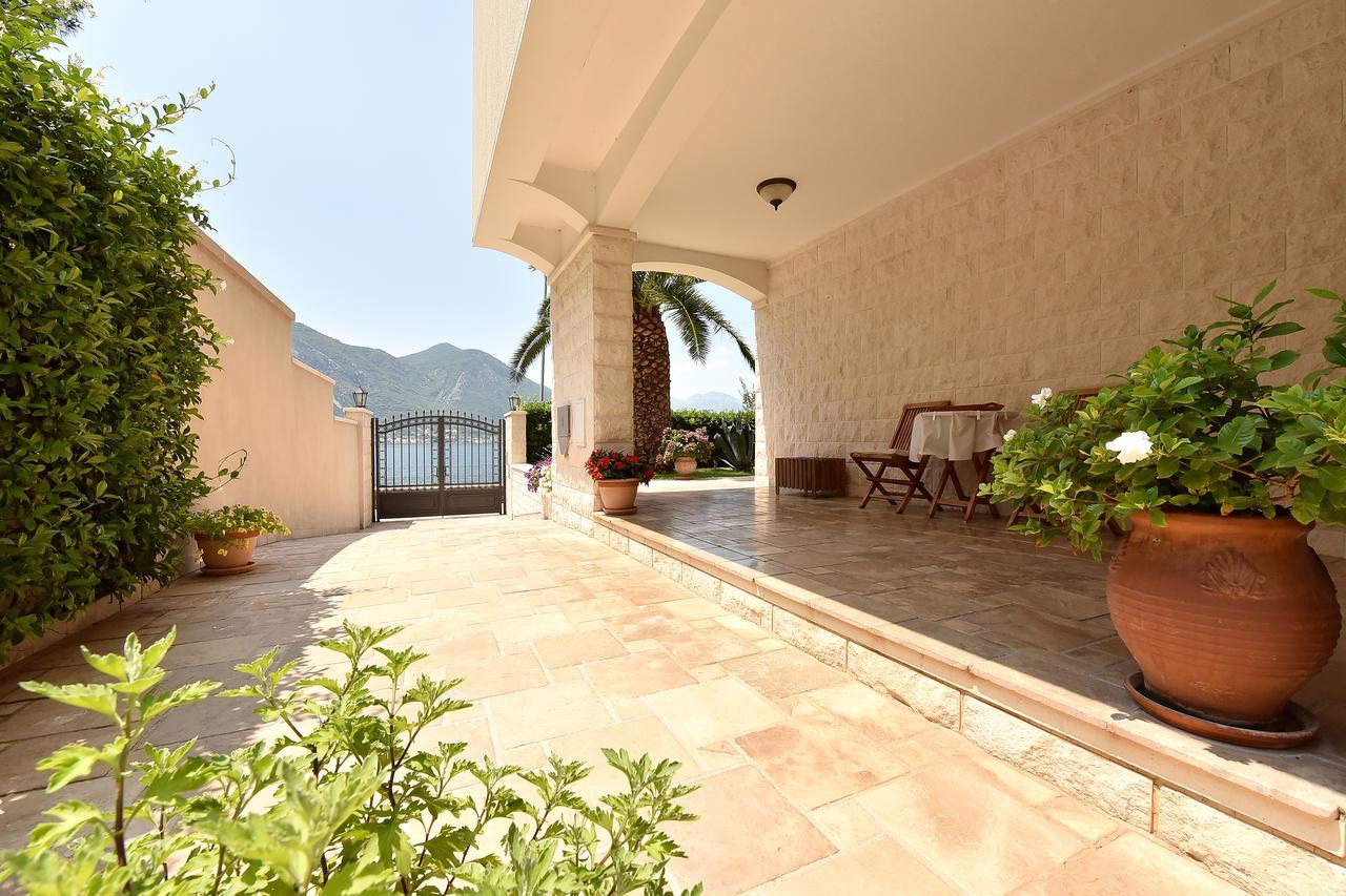 Maniva Penthouse By The Sea Apartamento Kotor Exterior foto